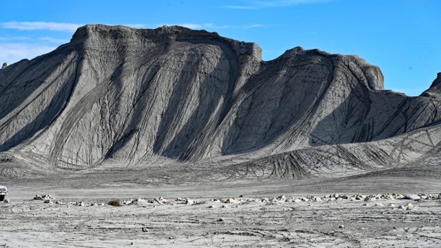 erosion patterns – ridged hills with soft shadows.