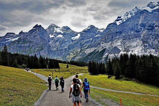 View at the Schatthaus junction: on the left Morgenhorn and Wyssi Frau; in the center Blüemlisalphorn and Oeschinenhorn; on the right Doldenhorn with its ice cap. dsc 3513