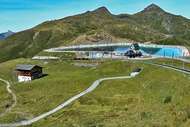 Der Fallbodensee, ruhig zwischen grünen Wiesen kleine scheidegg fallbodensee