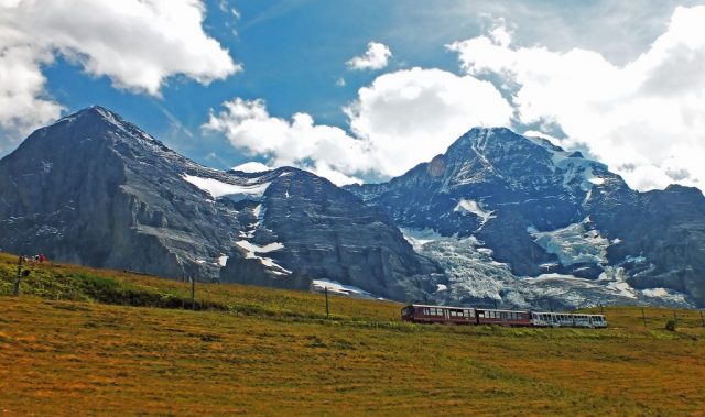 Zahnradbahn unterhalb von Eiger und Mönch dscf0248 2