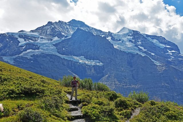 Basia auf dem Wanderweg vor der Jungfrau dsc 3647