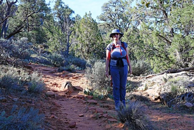 Hania noch immer fröhlich und voller Energie auf dem Pfad. dsc 6983