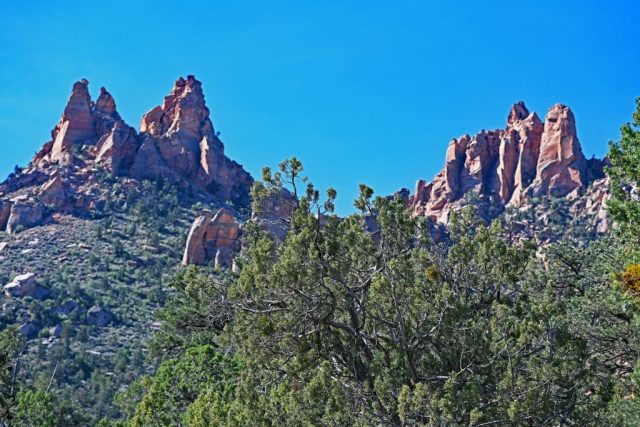 Die Eagle Crags im strahlenden, harten Sonnenlicht. dsc 6995