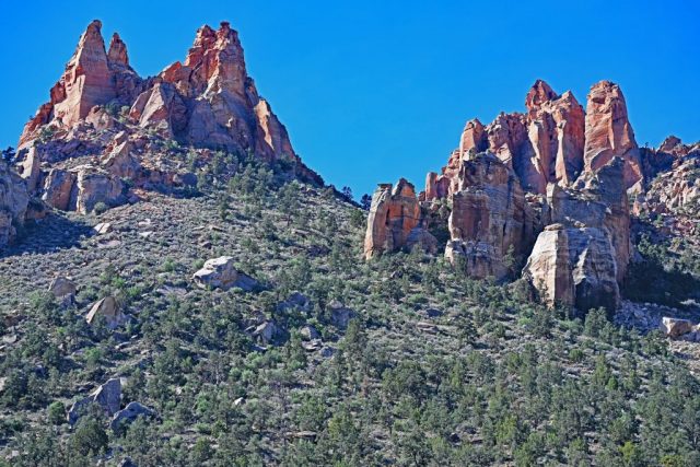 Wir nähern uns den gewaltigen Crags an. dsc 7006 1