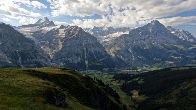 gx010876 schreckhorn und lauteraarhorn