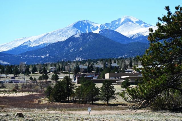 Der triumphale Longs Peak, flankiert von Mount Meeker dsc 7399