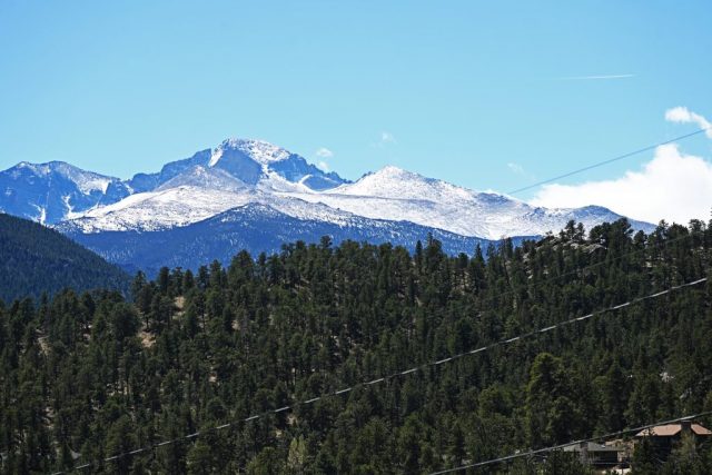 Longs Peak und Mount Meeker links davon dsc 7403