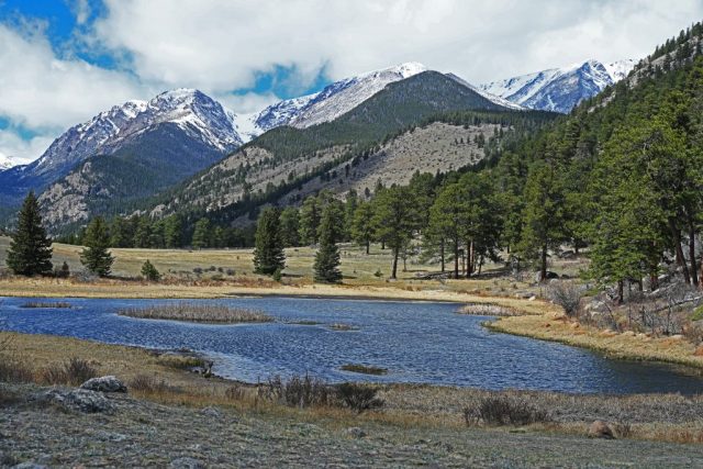 Mount Chapin und Mount Chiquita als Teil der Mummy Range von den Sheep Lakes gesehen dsc 7405