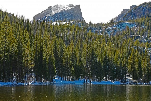 Der Hallett Peak über dem Bear Lake dsc 7440