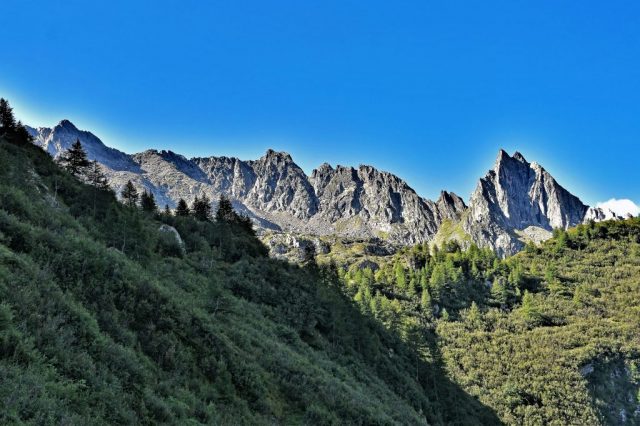 Die schroffen Felswände des Pizzo della Sassada rücken näher dsc 3721