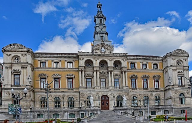 'Das prachtvolle Rathaus von Bilbao am Ufer des Nervión dsc 1238