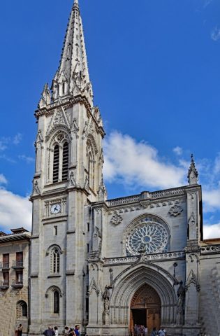 'Die neugotische Westfassade der Kathedrale von Bilbao dsc 1243
