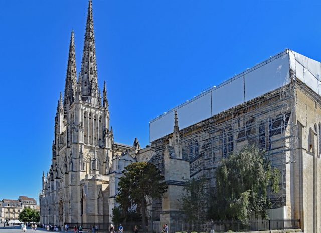 Ein faszinierender Kontrast aus Alt und Neu während der Restaurierungsarbeiten am gotischen Kirchenschiff. dsc 1264