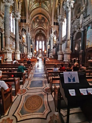 innere der basilika notre dame de fourvière