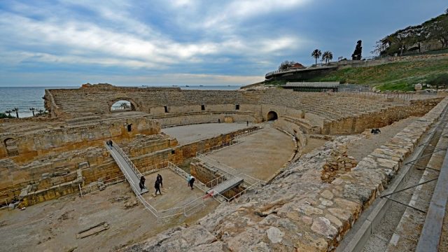 Das spektakuläre römische Amphitheater von Tarragona in seiner einzigartigen Lage direkt vor dem Mittelmeer nz7 0758