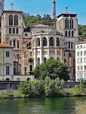 rückseite der kathedrale von lyon