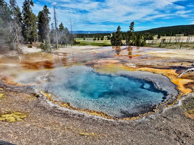 Festiwal barw przy gejzerze Firehole Spring 1000
