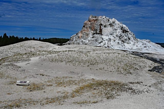 Monumentalny stożek gejzeru White Dome dsc 8493
