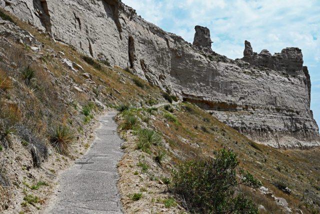 On the Brink of Time – The narrow cliff path clings tightly to the deep vertical erosion gullies of Eagle Rock. nz7 9008