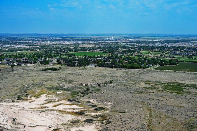 The Vast Valley of Scottsbluff – Wide-angle panoramic view from the summit path down to the green towns in the valley. nz7 9012