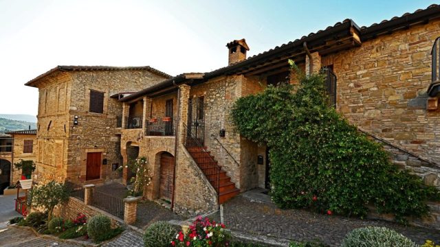Rustikaler Charme: Ein historisches Steinhausenensemble in Bevagna nz7 1620
