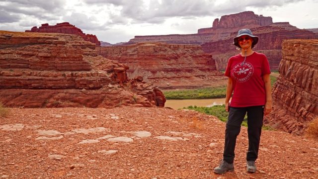 Hania am Colorado River Overlook unterhalb der Amasa Back Mesa dsc08825