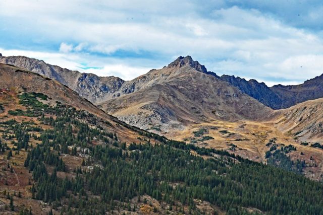 Herbstliches Alpinglühen am Grizzly Peak nz7 9601
