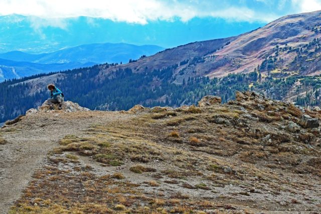 Rast am West Ridge Trail mit Blick auf den Cupid Peak nz7 9620